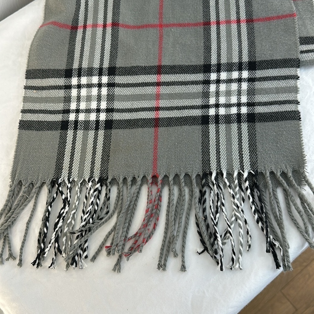 Italian Design Cashmere Viscose Blend Gray Tartan Scarf - Picture 2 of 6